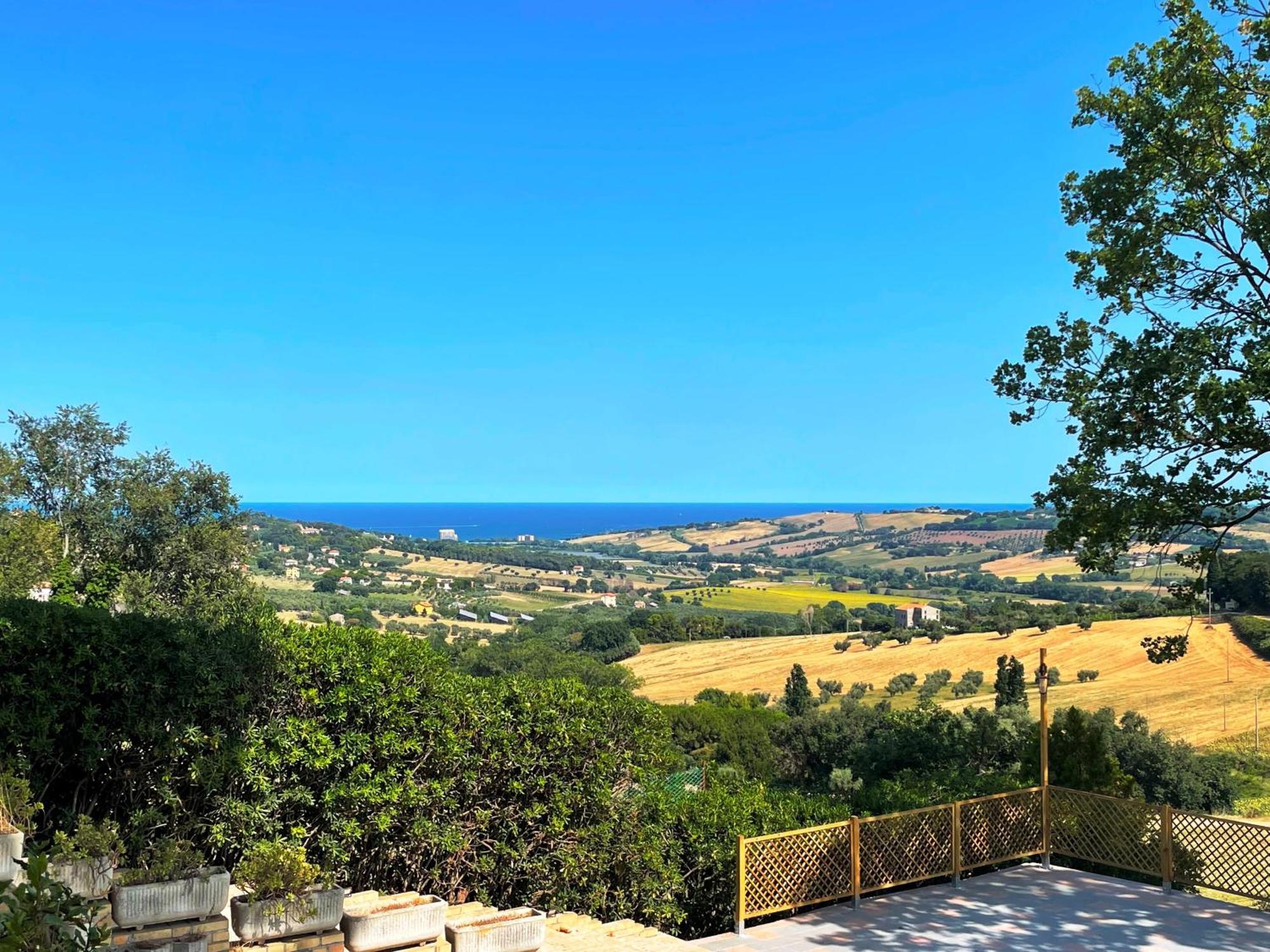 Villa Lucilla - B&B Rooms And Pool Potenza Picena Dış mekan fotoğraf